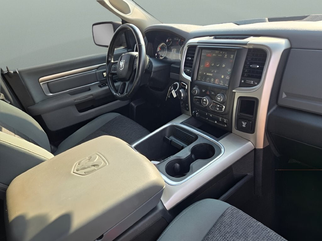2017 RAM 1500 Big Horn Crew Cab 4x4 5'7" Box