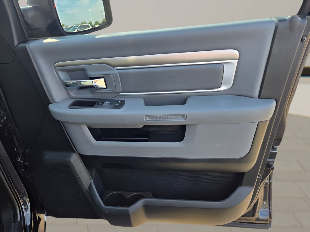2017 RAM 1500 Big Horn Crew Cab 4x4 5'7" Box