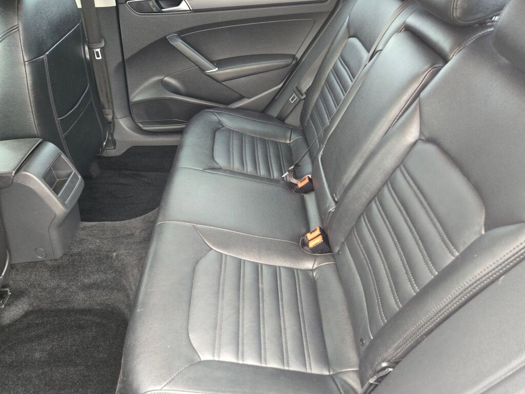 2016 Volkswagen Passat 1.8T R-Line