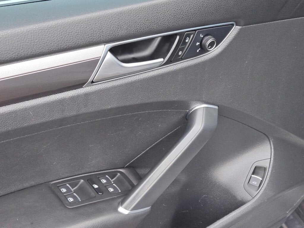 2016 Volkswagen Passat 1.8T R-Line