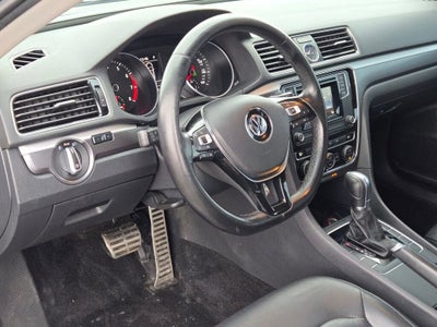 2016 Volkswagen Passat 1.8T R-Line