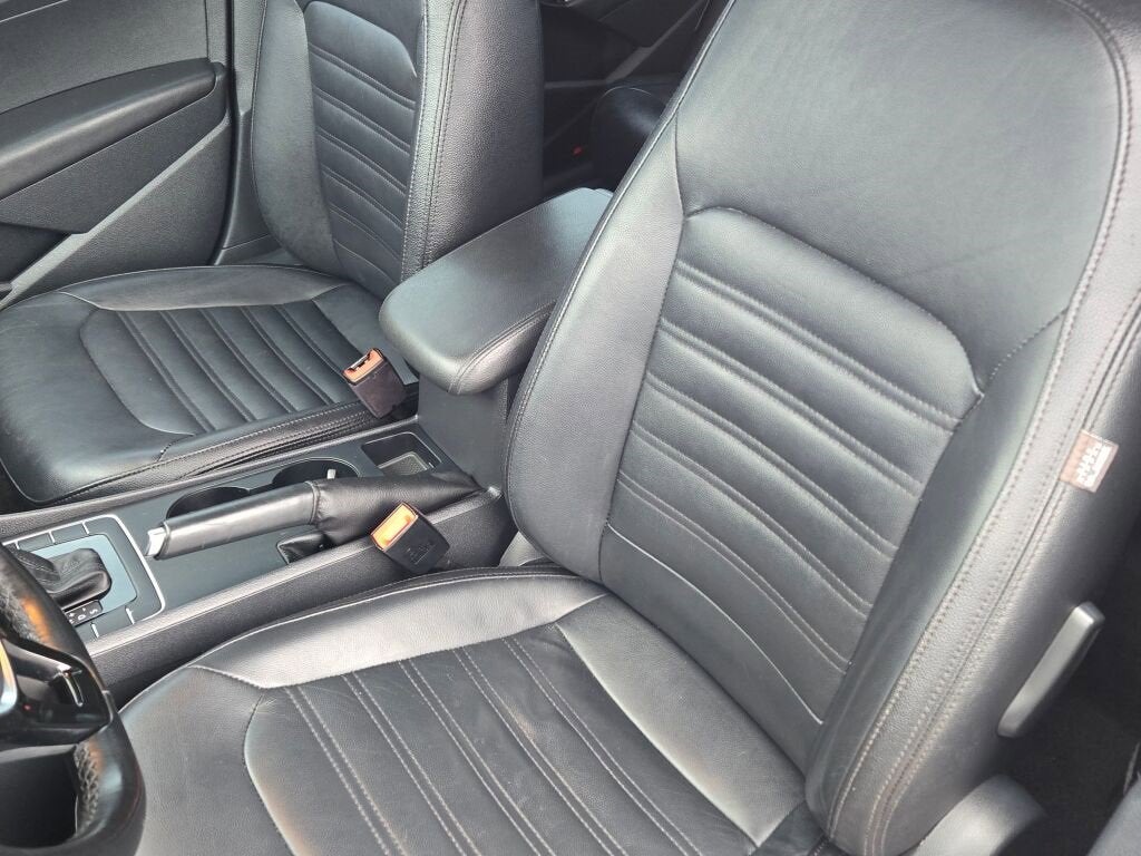 2016 Volkswagen Passat 1.8T R-Line