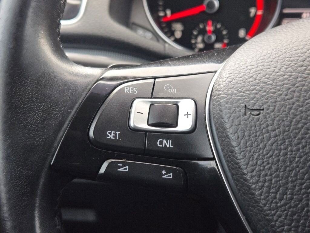 2016 Volkswagen Passat 1.8T R-Line