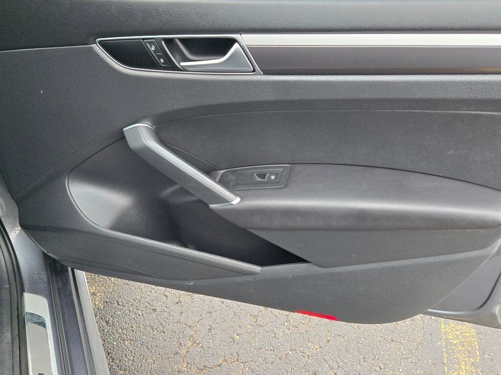 2016 Volkswagen Passat 1.8T R-Line