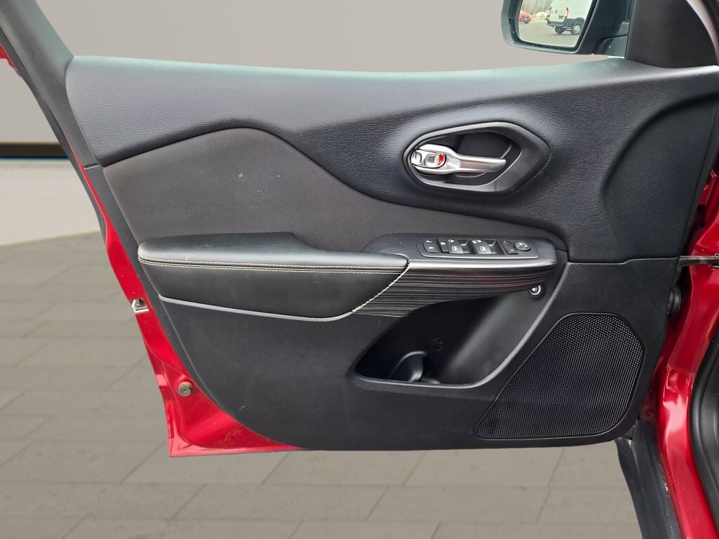 2017 Jeep Cherokee Sport