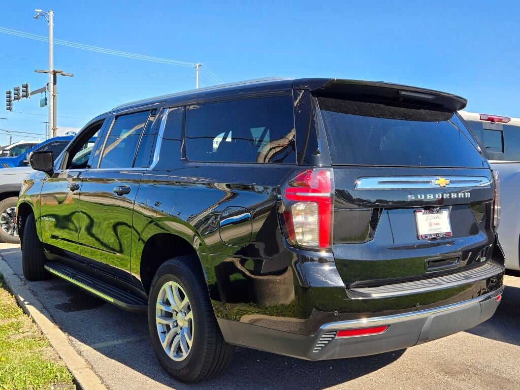 2023 Chevrolet Suburban LT