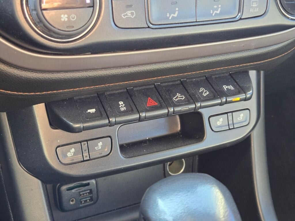 2022 GMC Canyon AT4 w/Leather