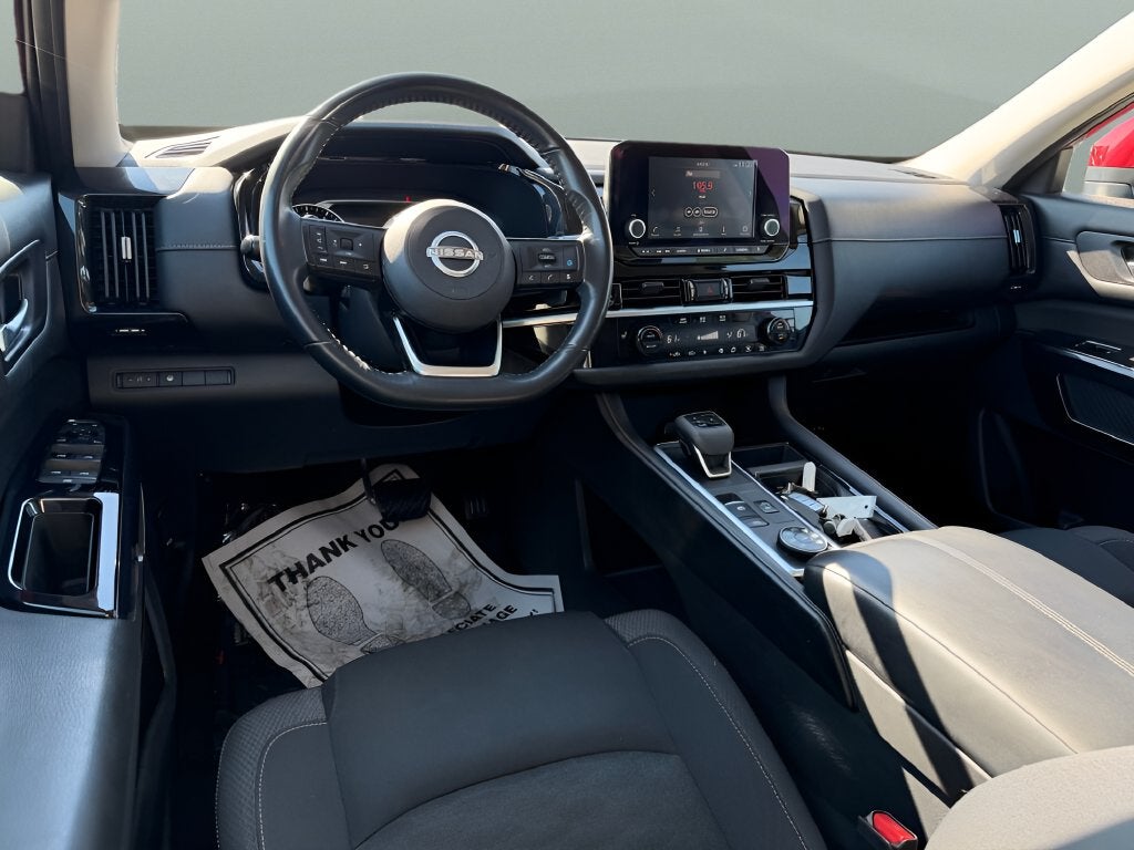 2022 Nissan Pathfinder SV
