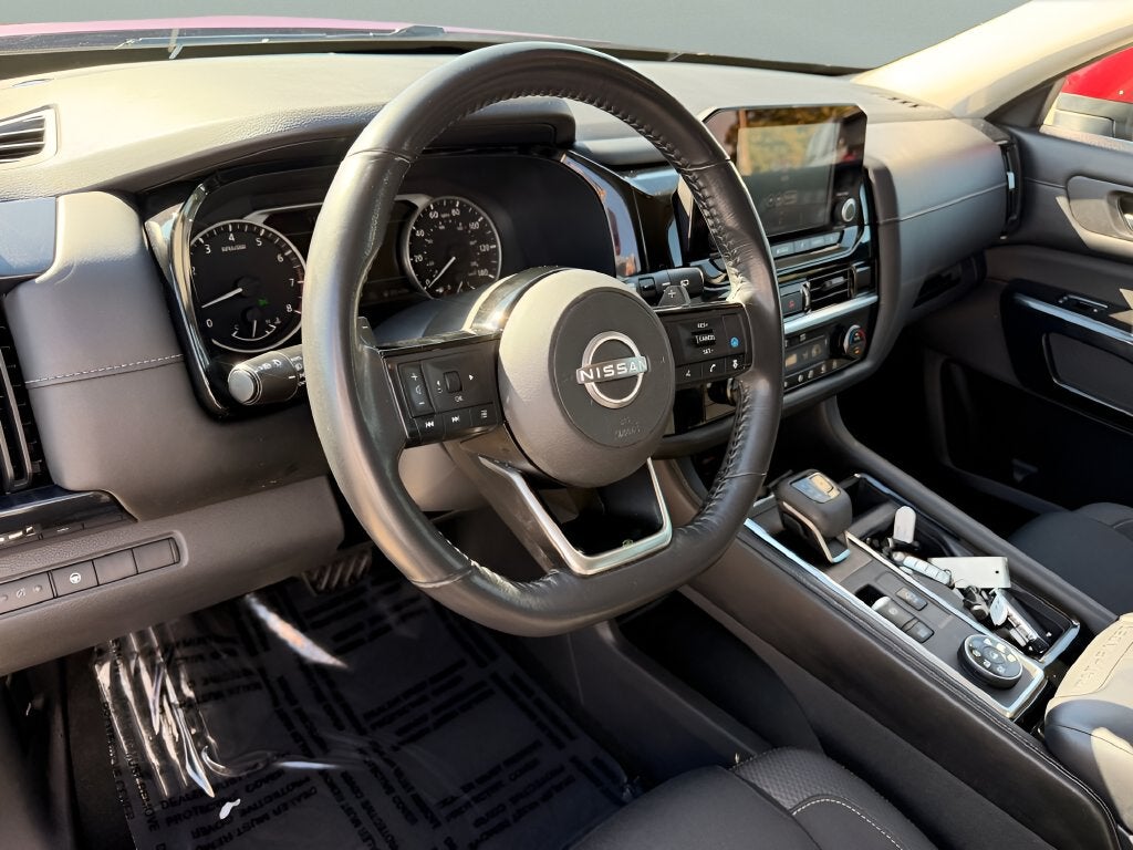 2022 Nissan Pathfinder SV
