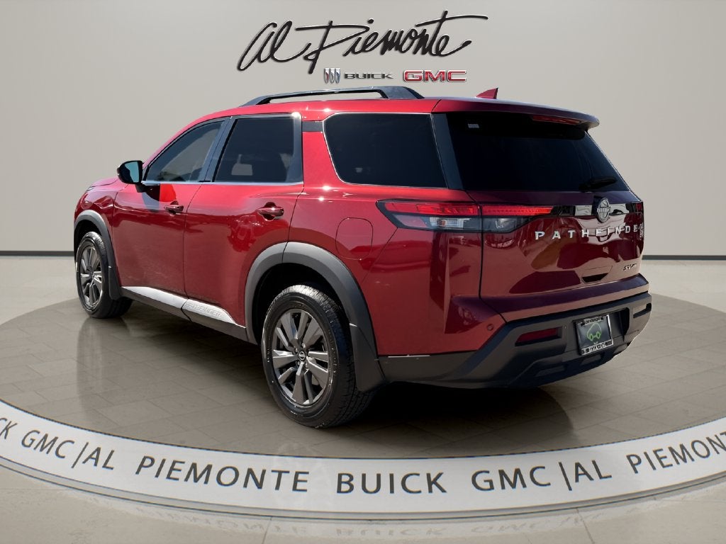 2022 Nissan Pathfinder SV