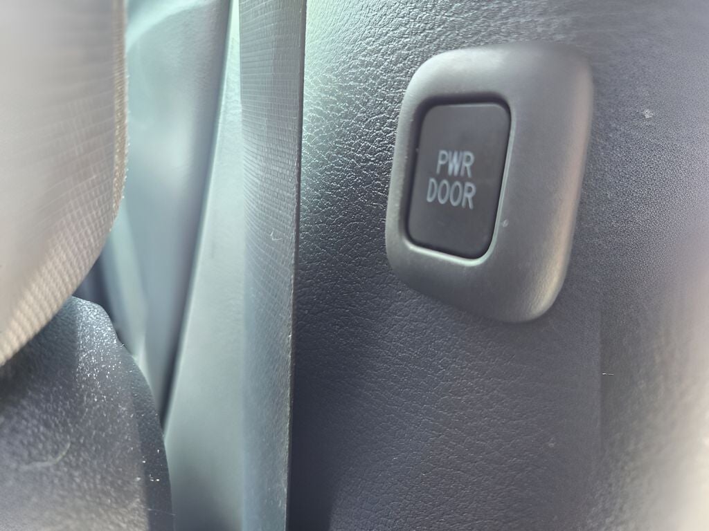 2023 Toyota Sienna LE 8 Passenger