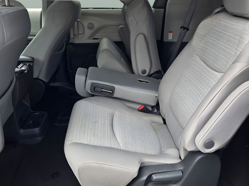 2023 Toyota Sienna LE 8 Passenger