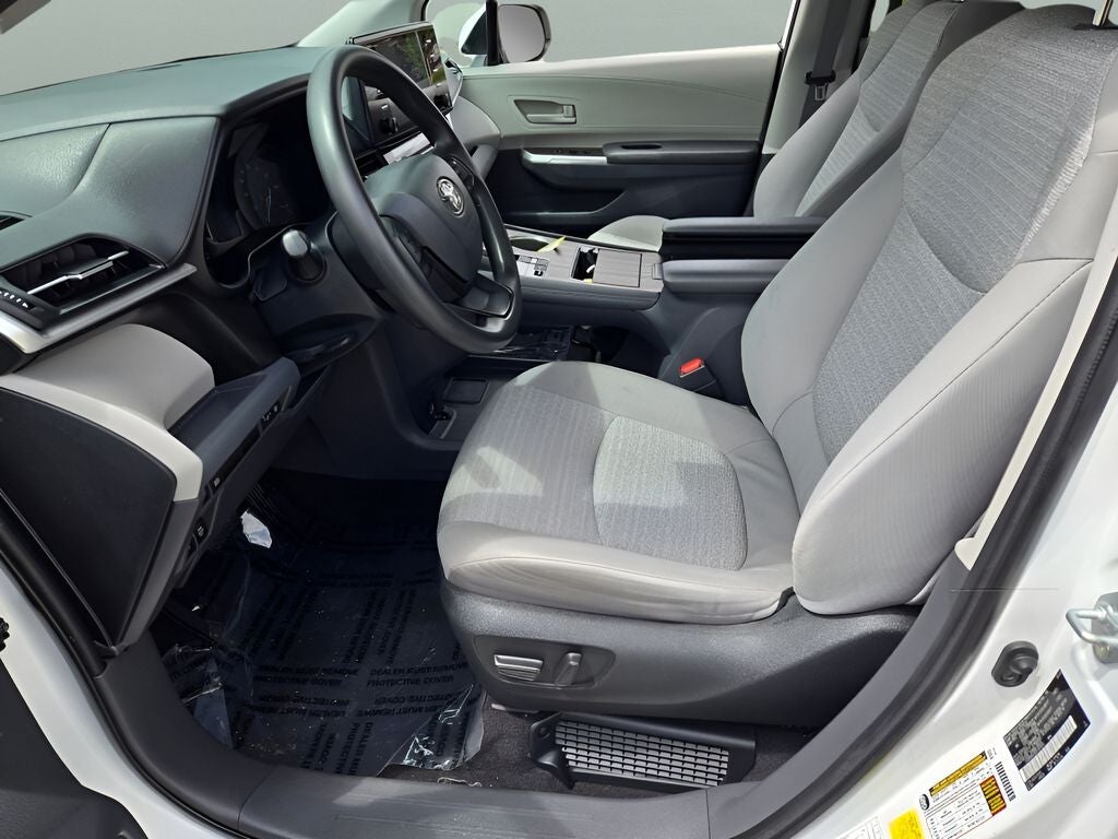 2023 Toyota Sienna LE 8 Passenger