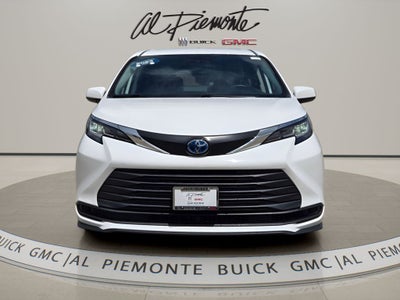 2023 Toyota Sienna LE 8 Passenger