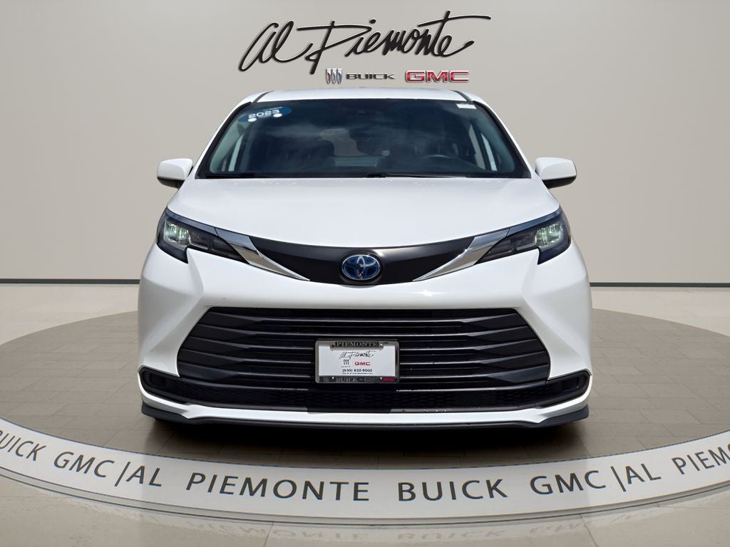 2023 Toyota Sienna LE 8 Passenger