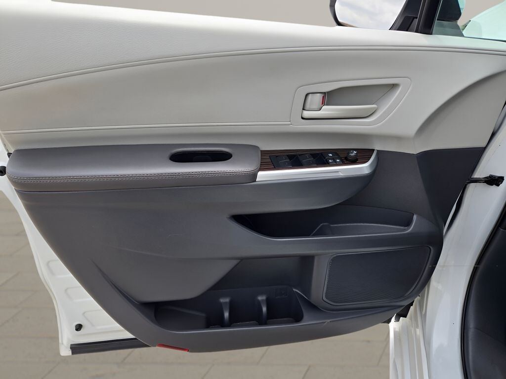 2023 Toyota Sienna LE 8 Passenger