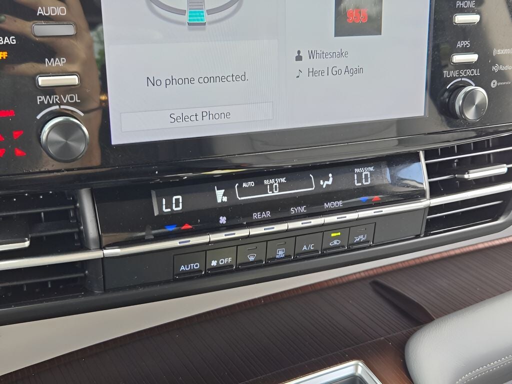 2023 Toyota Sienna LE 8 Passenger