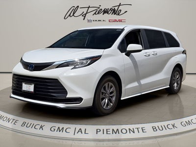 2023 Toyota Sienna LE 8 Passenger