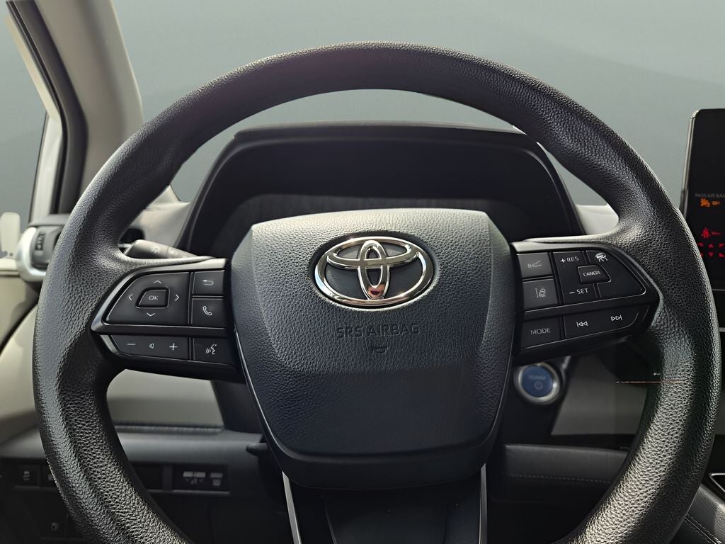 2023 Toyota Sienna LE 8 Passenger