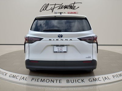 2023 Toyota Sienna LE 8 Passenger