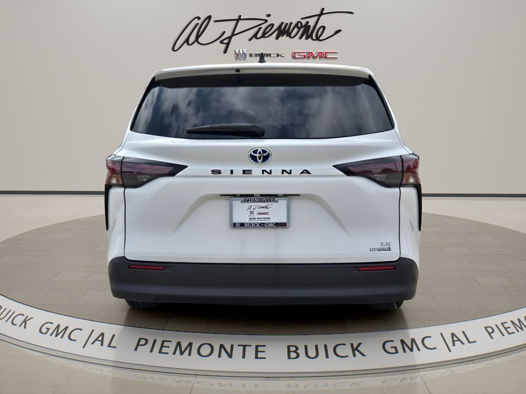 2023 Toyota Sienna LE 8 Passenger