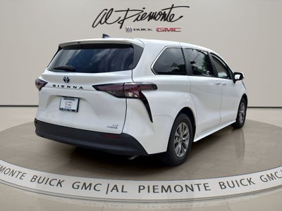 2023 Toyota Sienna LE 8 Passenger