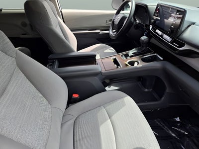 2023 Toyota Sienna LE 8 Passenger