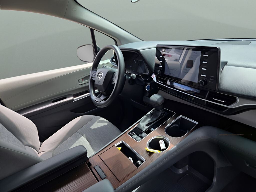 2023 Toyota Sienna LE 8 Passenger