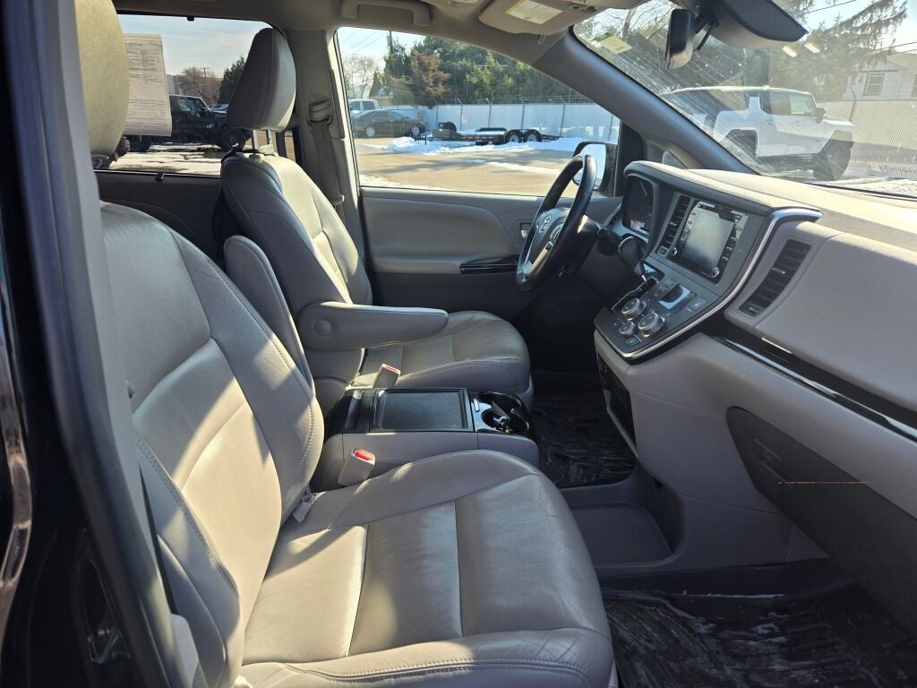 2019 Toyota Sienna XLE 8 Passenger