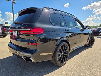 2022 BMW X7 M50i