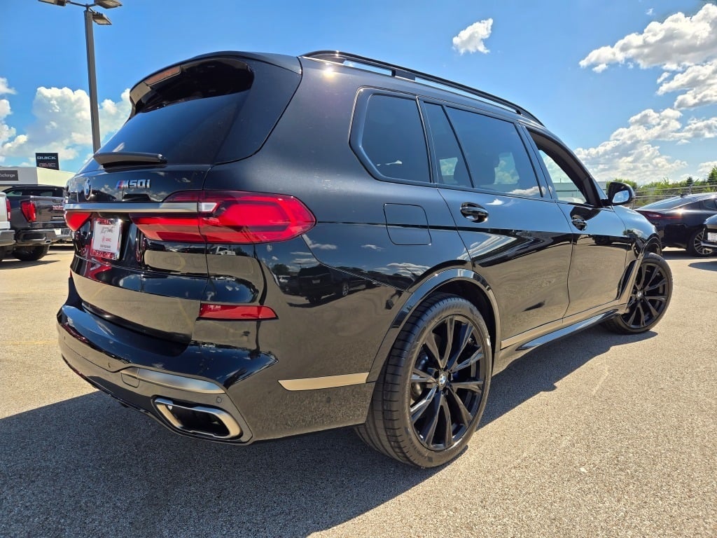 2022 BMW X7 M50i