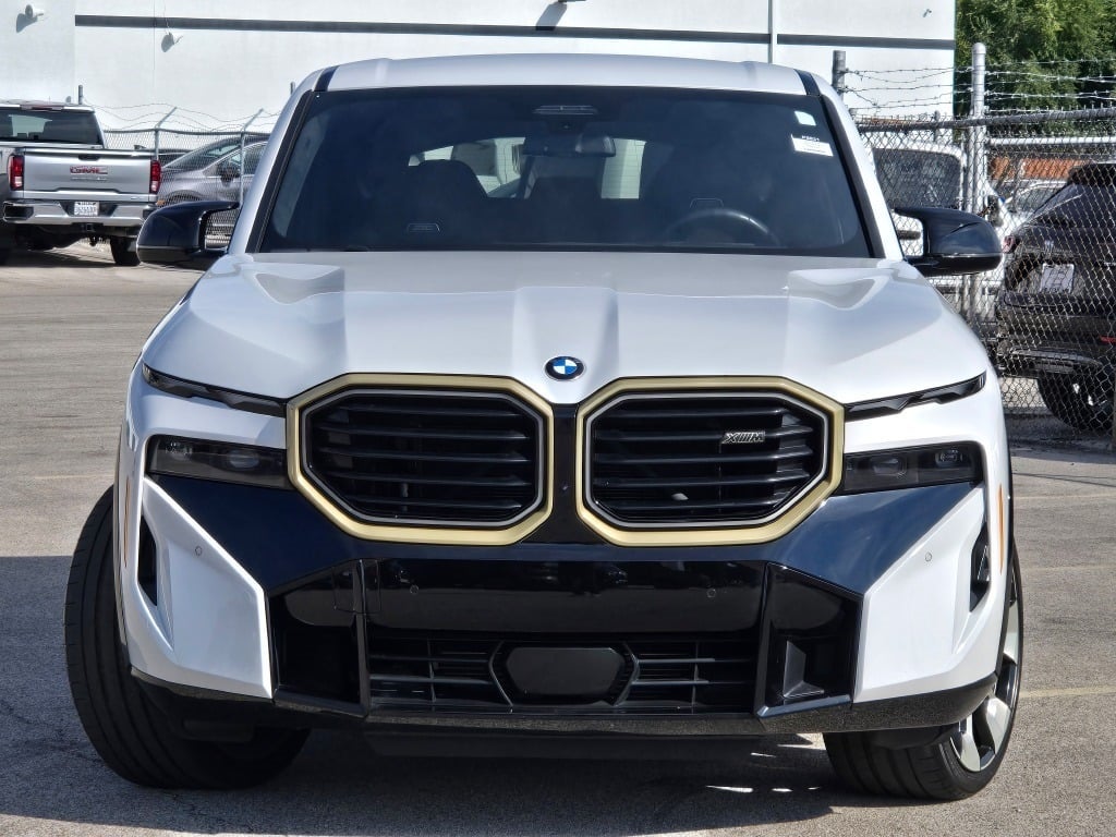 2023 BMW XM Base