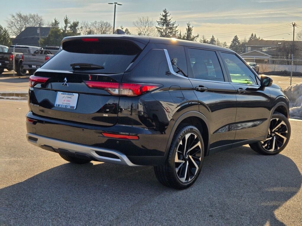 2023 Mitsubishi Outlander SE