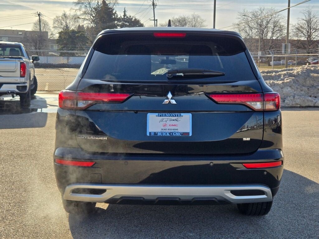 2023 Mitsubishi Outlander SE