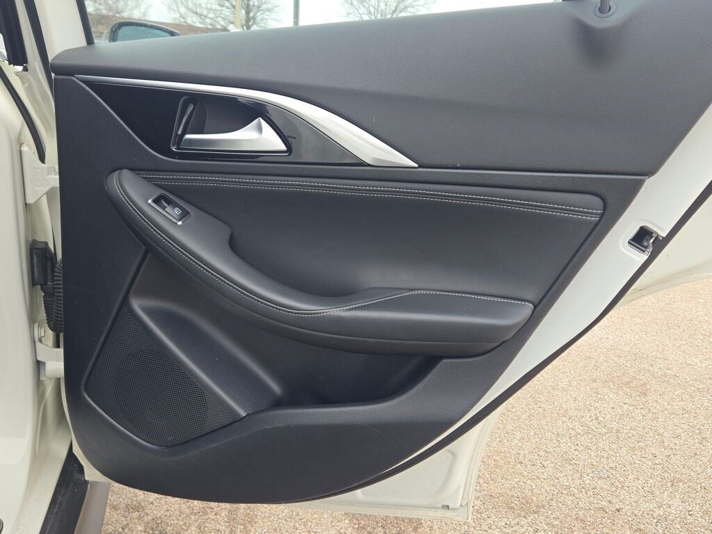 2018 INFINITI QX30 Premium