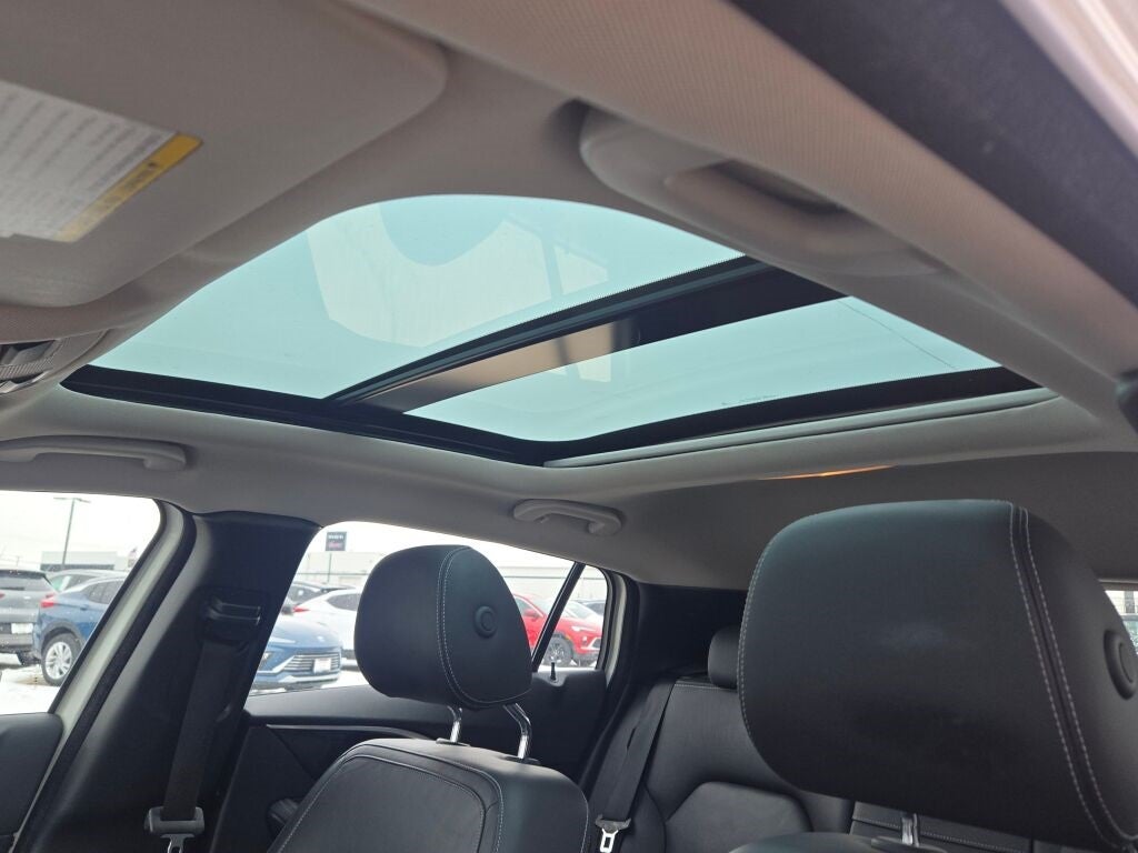 2018 INFINITI QX30 Premium