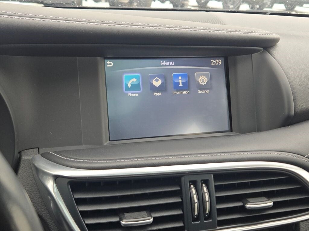 2018 INFINITI QX30 Premium