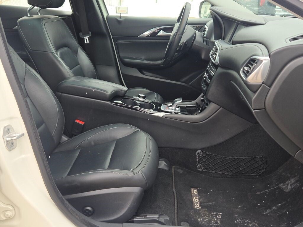 2018 INFINITI QX30 Premium