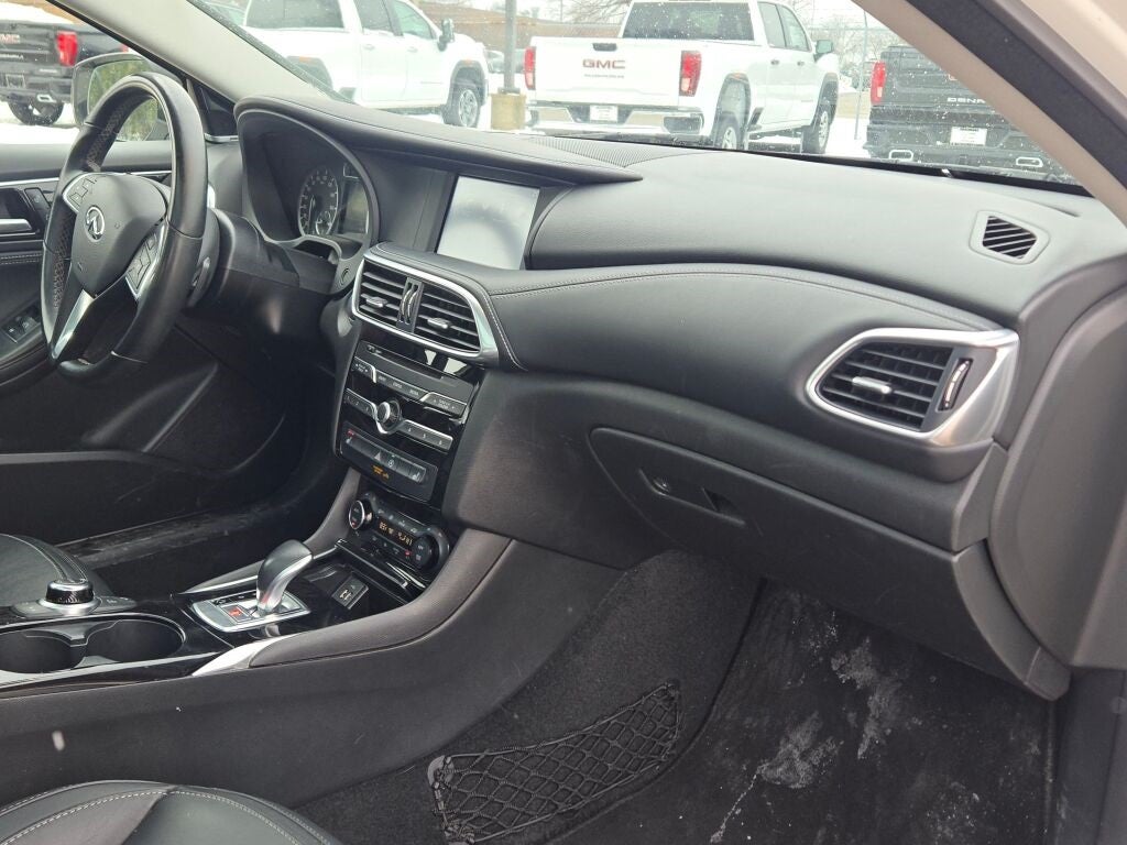 2018 INFINITI QX30 Premium