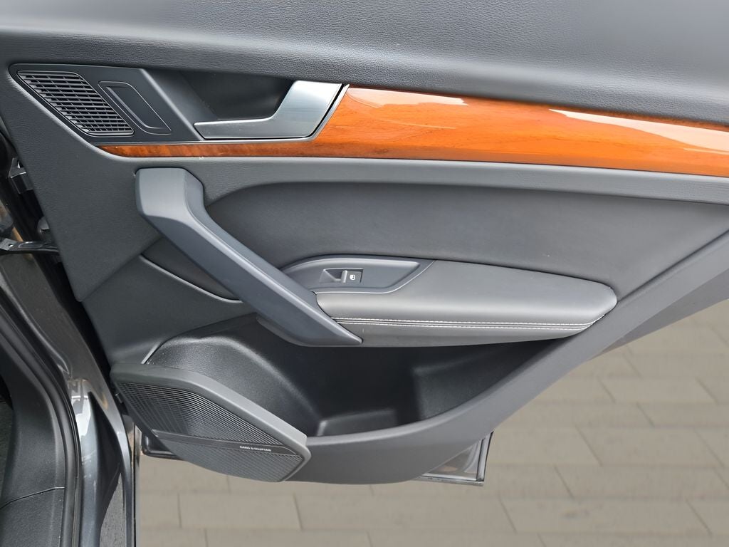 2023 Audi Q5 45 S line Premium quattro