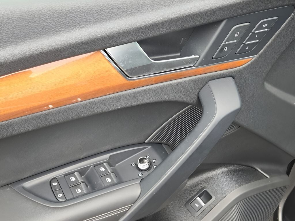 2023 Audi Q5 45 S line Premium quattro