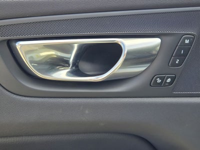 2020 Volvo XC60 T6 Momentum