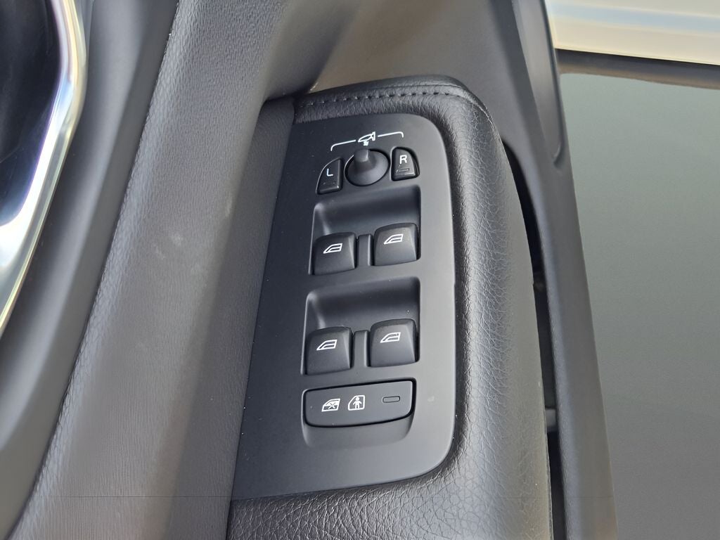 2020 Volvo XC60 T6 Momentum